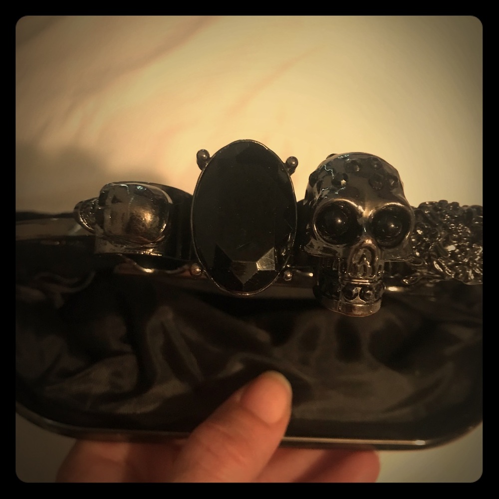 Gothic clutch